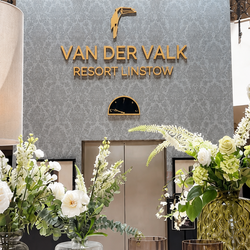 D-Wandlogo in der Lobby des Van der Valk Resort Linstow (Hotel)
