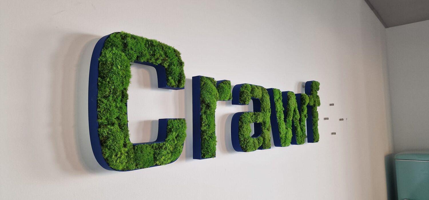 Crawford 3D-Mooslogo mit Abstandsmontage und sichtbarer räumlicher Tiefe