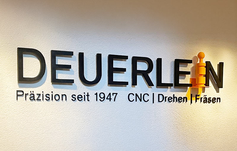 Individuelles 3D Firmenlogo für ein CNC-Unternehmen mit 3D-Buchstaben an der Wand